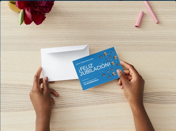 arjeta para momentos especiales, como jubilación, profesional con diseño moderno y colores corporativos.